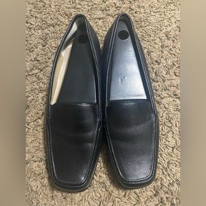 Women’s Softspots Black Squared Dress Shoes.